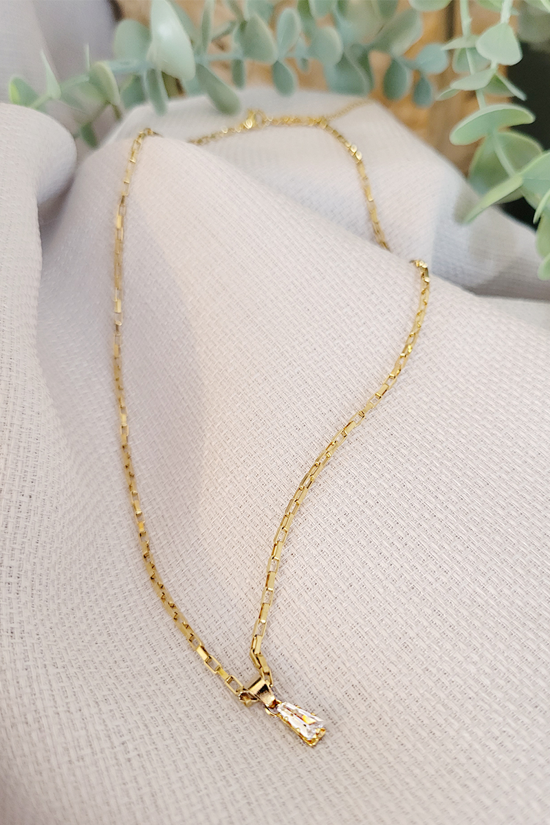 Chaine avec médaillon Chaine avec médaillon
