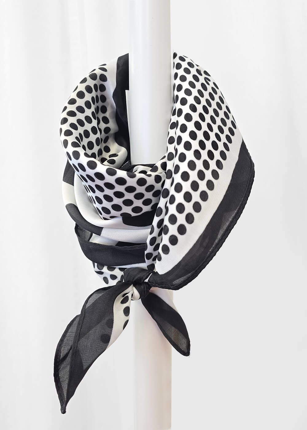  - 640130014 - Foulards/gants/tuques 