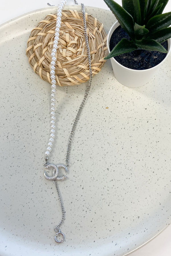 Petites perles et chaîne avec pendentif - j2023 11 - 