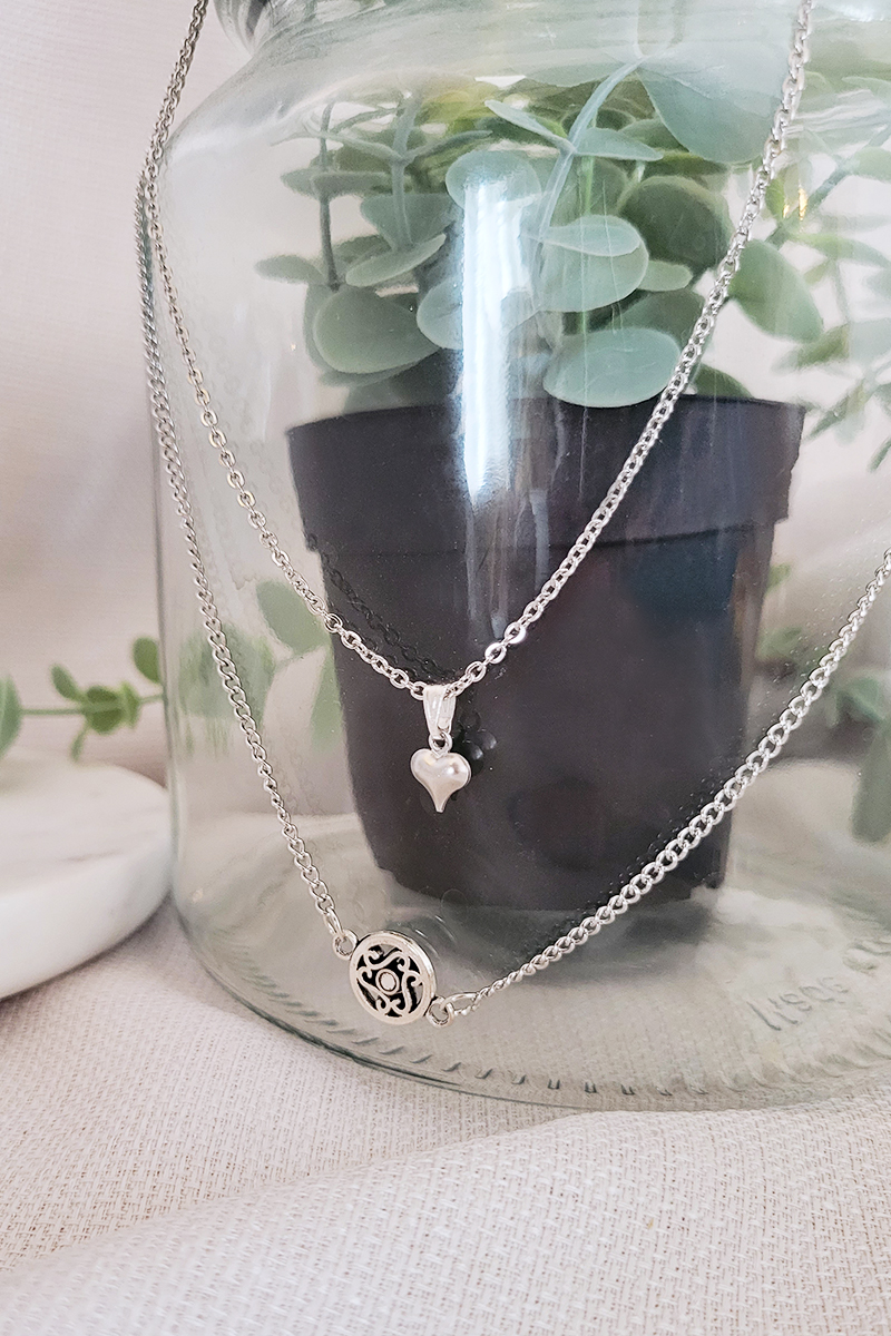 Collier double chaîne avec médaillons Collier double chaîne avec médaillons